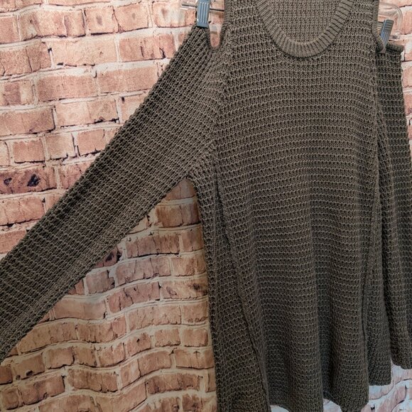 Windsor Cold Shoulder Sweater Size Large - Picture 3 of 6